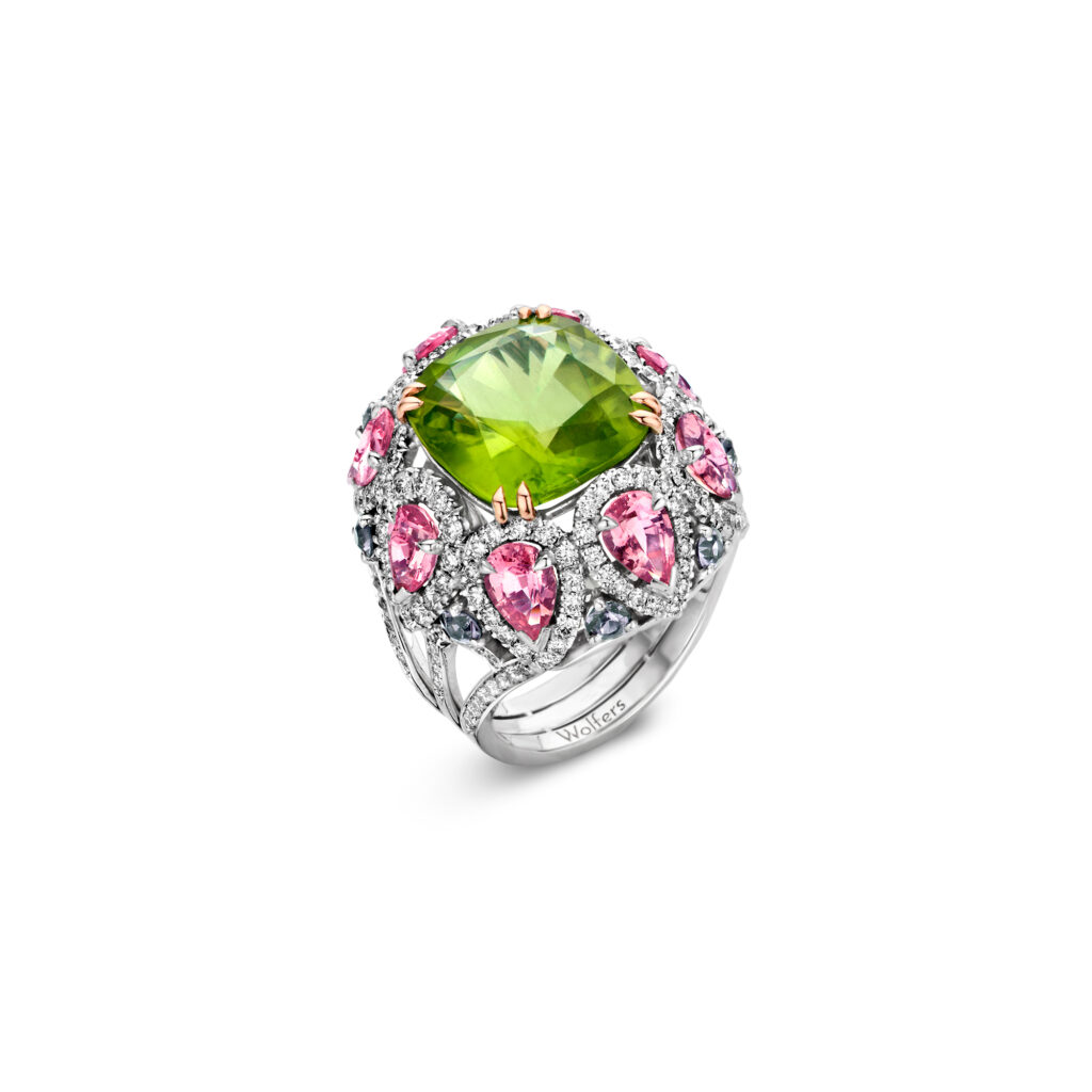 Extravagance ring