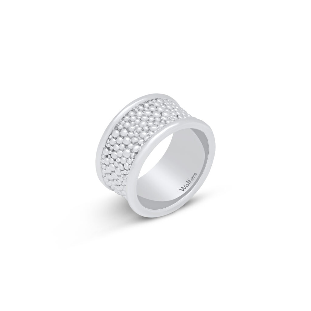 Bague en caviar
