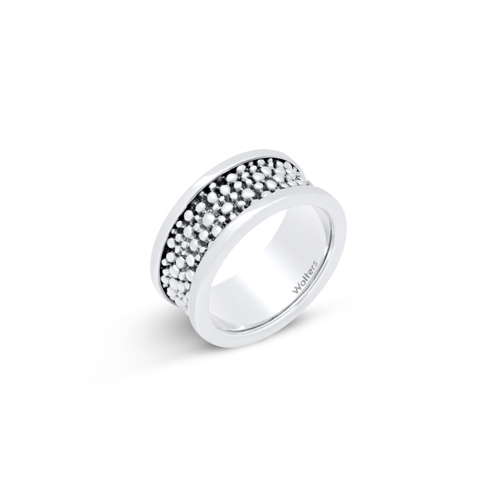Bague en caviar