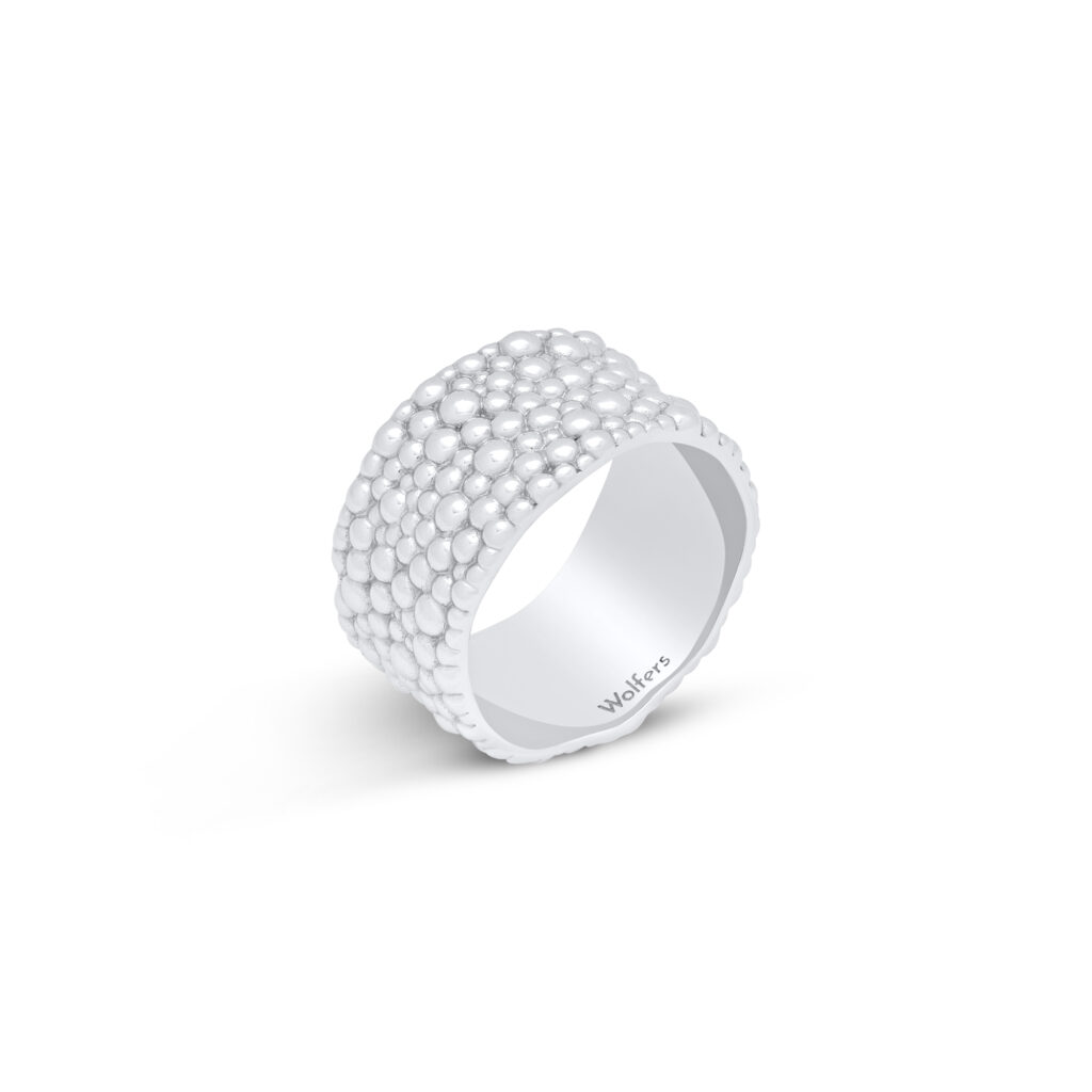 Bague en caviar